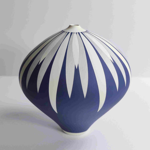 Georgie Gardiner 'Purple, grey and white daisy vessel' ceramic H21.5cm x W21cm