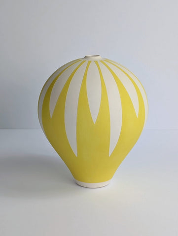 Georgie Gardiner 'Yellow Daisy Vessel' ceramic H17xW13.5cm