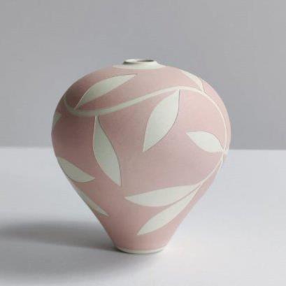 Georgie Gardiner 'Midi pink and white leaf vessel' ceramic H11cm x W10cm
