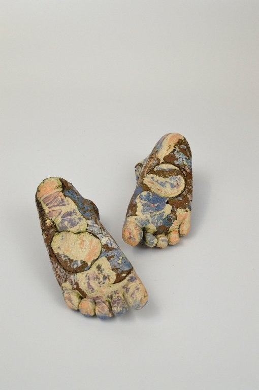 Helen Nottage 'Small feet' ceramic 5x10x11cm