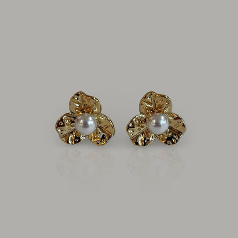 Jewel House Rocks 'Seed pearl flower earrings' 1.5cm diameter