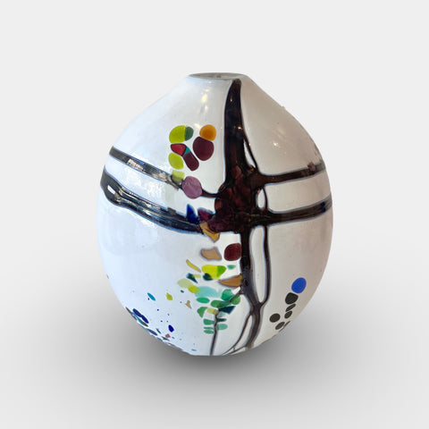Richard Shakspeare ‘White Closed Pebble Vase’ glass 17x14x11cm