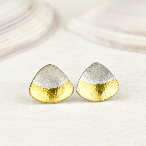 Sandra Elizabeth 'Sterliing silver clam shell shell stud earrings with golden sandbar' 12x9mm