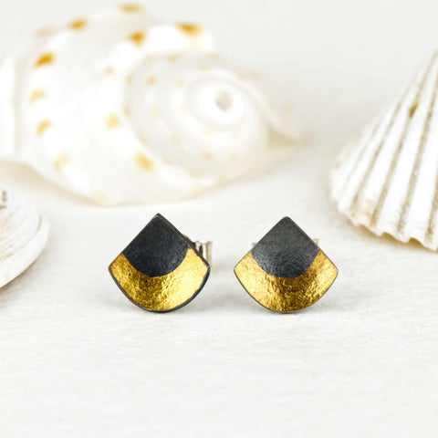 Sandra Elizabeth 'Sterliing silver scallop shell stud earrings with golden sandbar and oxidised finish'' 9x8mm