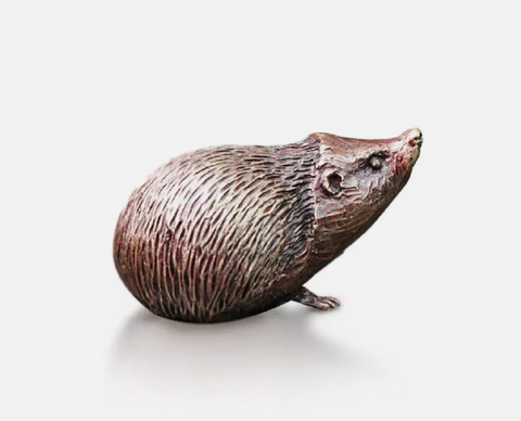 Butler & Peach 'Hedgehog' bronze H2xW3.5xD2cm