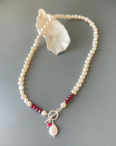 Sandra Pennell 'Cream Freshwater Pearl Necklace with Garnet Stones' L50cm