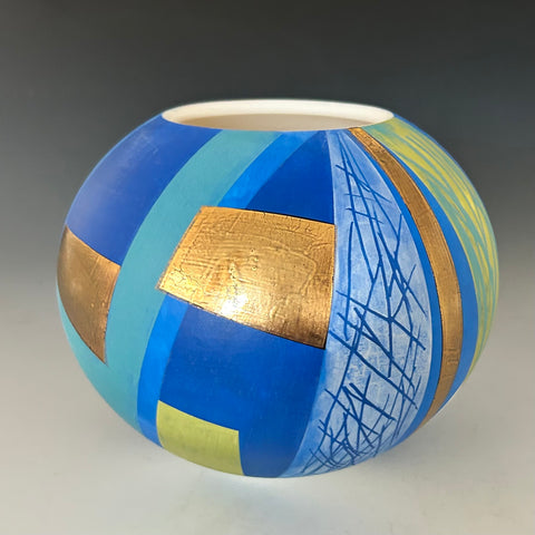 Tony Laverick 'Pot III' ceramic H17xW19cm