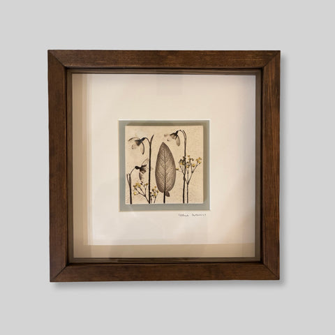 Lisa Ellul ‘Snowdrop Framed Tile’ ceramic and 22ct gold leaf 10x10cm (18x18x3cm framed)